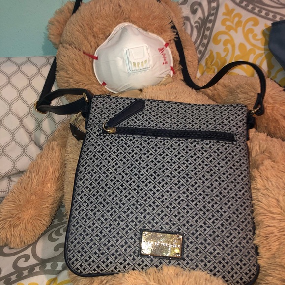 Tommy Hilfiger Crossbody - Picture 8 of 8